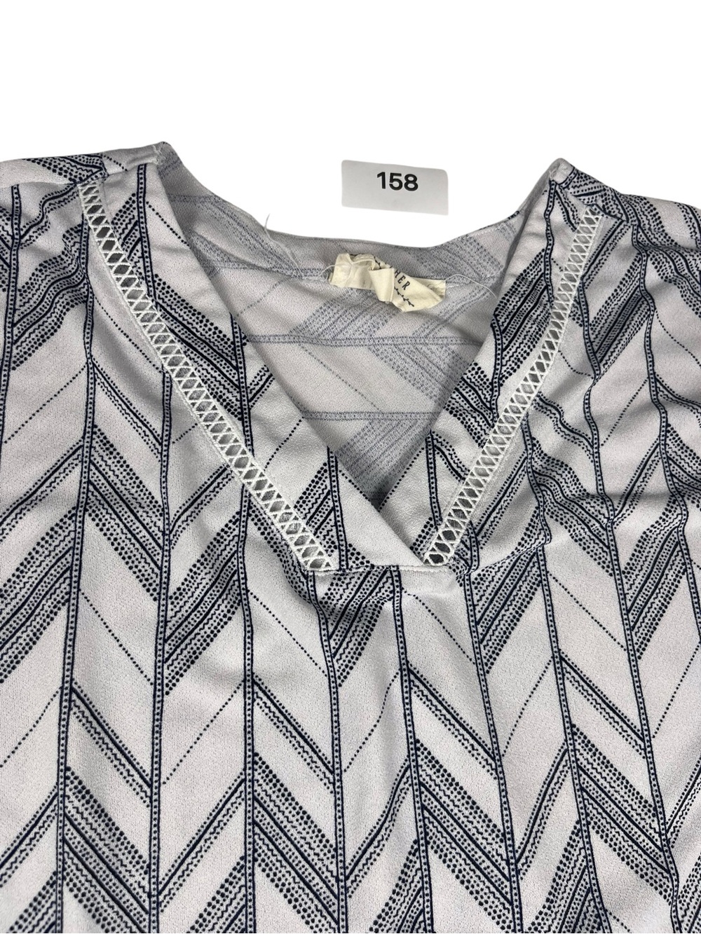 Women’s V-Neck Patterned Top - White & black size. - sku 158